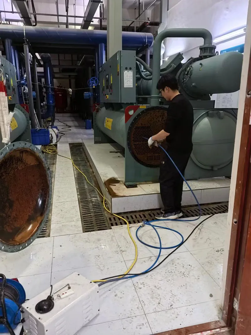 成都约克 冷水机清洗保养现场