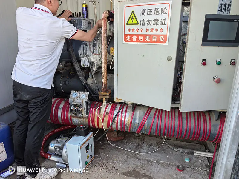 成都冷水机冷凝器烘干施工现场
